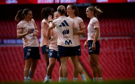 España se reencuentra con Inglaterra en Wembley ante más de 70.000 personas ocho meses y medio después de la final de la Eurocopa