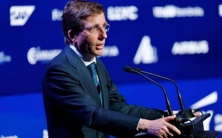 Almeida advierte de que devolverá la tasa de basuras solo en aquellos casos en los que lo permita la ley
