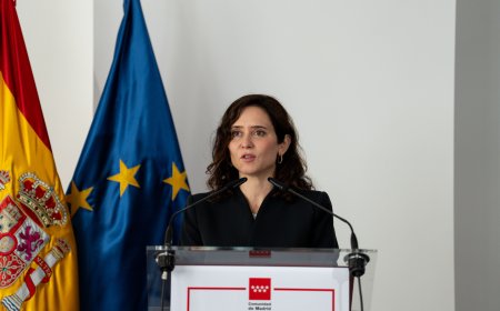 Ayuso defiende al alcalde de Móstoles a pesar del relato de la exedil en su querella: “Es magnífico y está realizando un trabajo de primera”