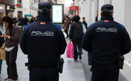 Una pistola de aire y una mochila forrada con aluminio para burlar los detectores: detenido el atracador de unos grandes almacenes en Madrid