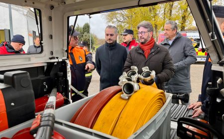 La insólita postura del alcalde de Pinto, del PP, enfrentado al Gobierno de Ayuso en su defensa de un cuerpo local de “bomberos low cost”