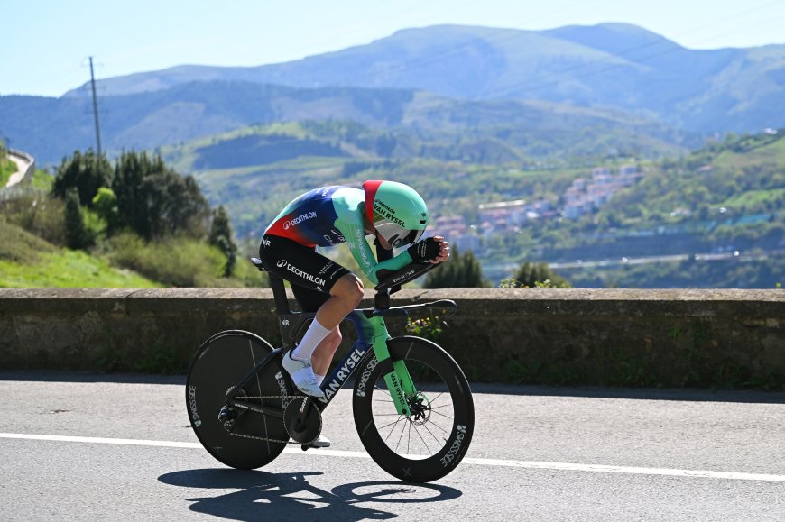La sangre joven de Paul Seixas pide paso contra Ayuso, Del Toro y el viejo Roglic en la Itzulia