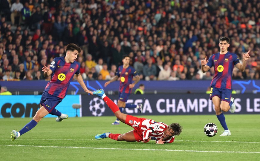 Hansi Flick, sobre el árbitro: “El VAR estaba muy concentrado con el Atlético. Era un tío alemán. Gracias”