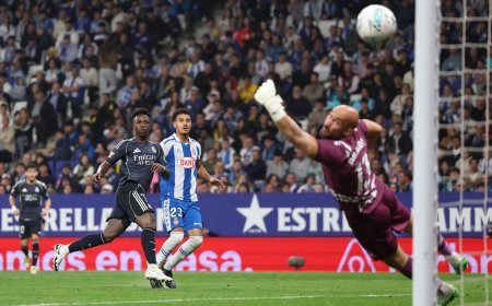 Vinicius alarga la Liga hasta el clásico