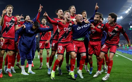 La tormenta perfecta del Rayo en Estrasburgo lleva a Vallecas a la final de la Conference