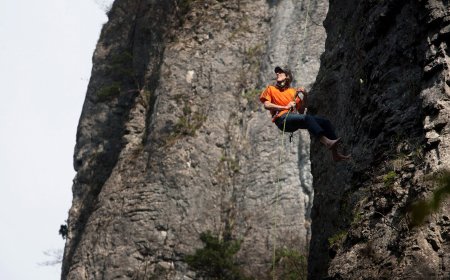 Una impresionante serie documental recoge la vida y muerte del genial escalador Dean Potter en su afán por hacer historia en las paredes de Yosemite