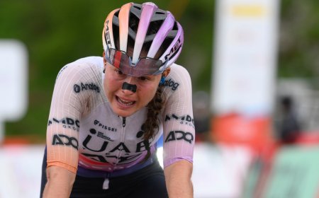 Paula Blasi hace historia y gana la Vuelta a España femenina en el Angliru