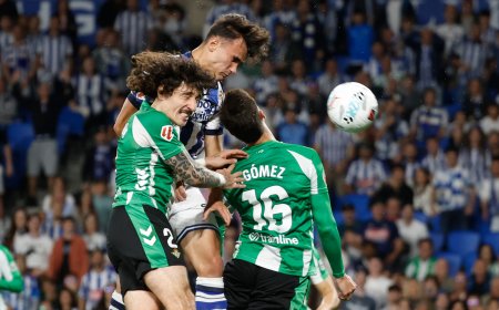 La Real salva un punto ante el Betis tras reaccionar a un 0-2 en Anoeta