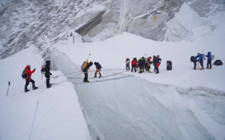 Nepal anuncia 274 cimas en el Everest en un solo día, record absoluto de ascensos por la vertiente sur de la montaña