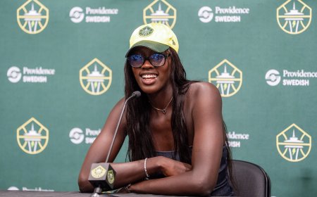 Awa Fam recibe su primera ovación en su presentación como jugadora de Seattle Storm: “La WNBA es un sueño hecho realidad para mí”