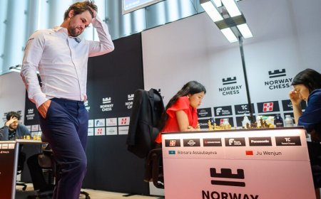 Carlsen resurge tumbando al campeón, Gukesh, un año después de perder ante él con estrépito