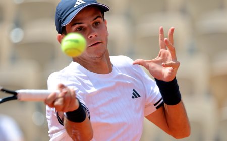 Rafa Jódar derrota a Alex Michelsen en cinco sets y pasa a los octavos de final