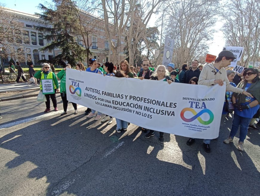 Más de 30 familias de niños con autismo de Madrid denuncian presiones para sacar a sus hijos de la educación ordinaria