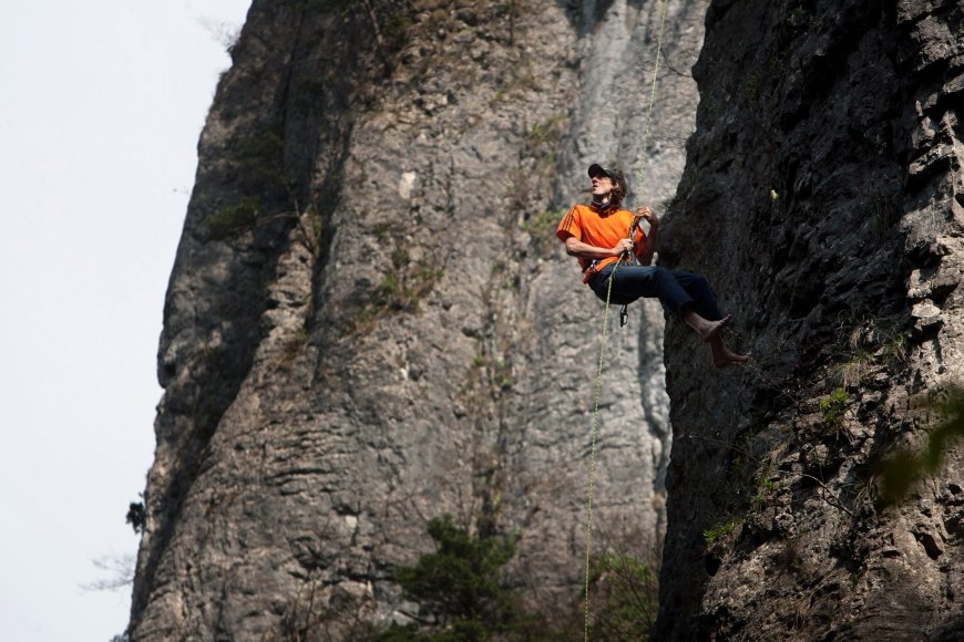 Una impresionante serie documental recoge la vida y muerte del genial escalador Dean Potter en su afán por hacer historia en las paredes de Yosemite
