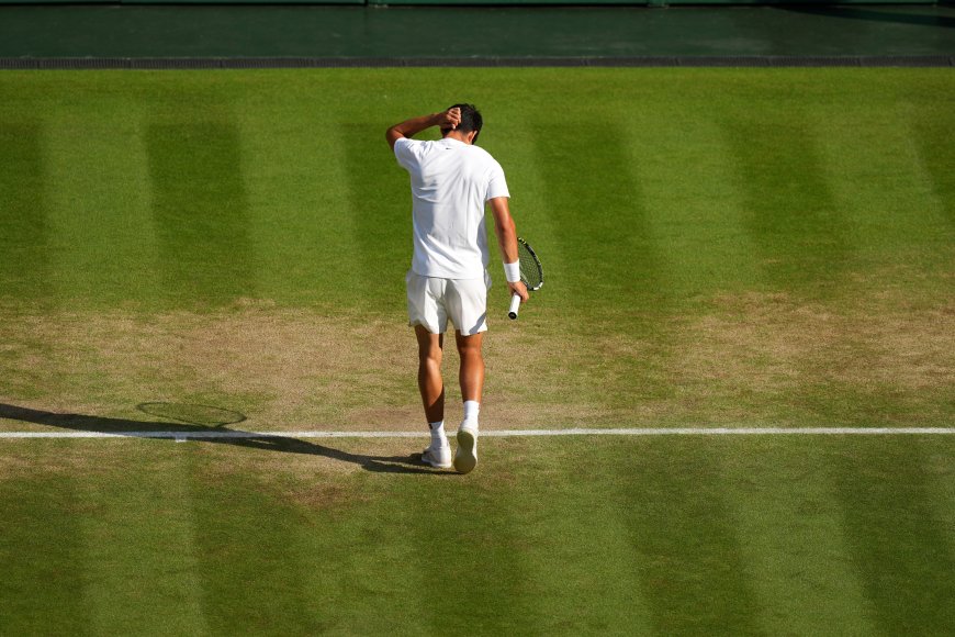 Carlos Alcaraz también renuncia a Wimbledon por la lesión en la muñeca