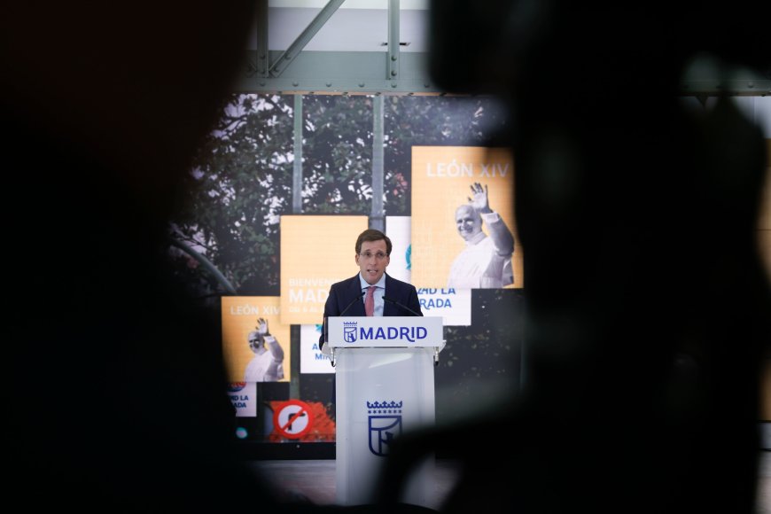 El texto de bienvenida al Papa enfrenta a PP y PSOE en el Ayuntamiento de Madrid: líder religioso o jefe de Estado