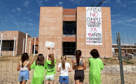 Un encierro nocturno en un colegio con 15 años de retraso y siete en obras sin terminar: “Ayuso no cumple”