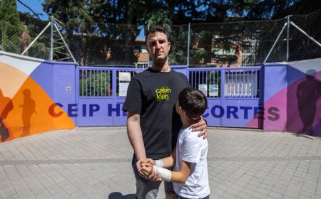 Un niño acaba en el hospital tras golpearse con una puerta de su colegio cuyo cambio se solicitó en 2024: “Podía haberse evitado”