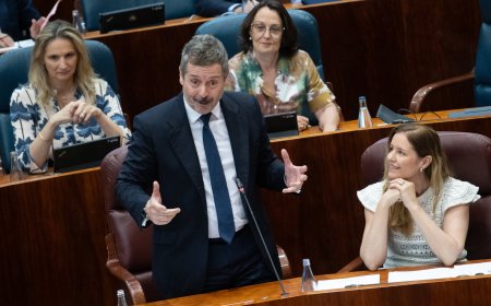 El consejero de Cultura de Ayuso se ríe del calor que pasan los niños en el colegio: “Es fuente de inspiración”