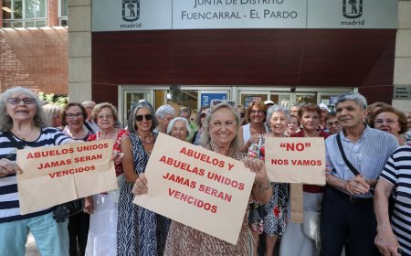 Se busca solución para 1.554 mayores que se han quedado en la calle sin centro de actividades: “Solo nos queda bailar en el parque”