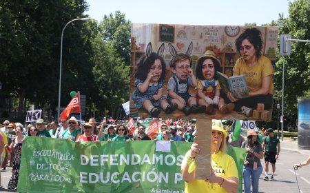 Madrid sale a la calle para defender su educación: “Somos los que menos cobramos de España”