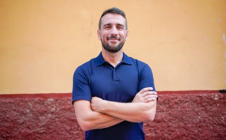El vallecano Ayuso, hijo de chatarreros, la apuesta de Más Madrid como número dos en la capital: “Paso a decírselo a Almeida a la cara”