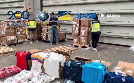 Golpe al tráfico de camisetas falsas en pleno Mundial: 66.000 requisadas y 95 detenidos en varias ciudades de España