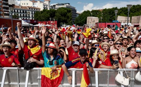 Se suspende la emisión del partido de España en la pantalla de la plaza de Colón por la ola de calor