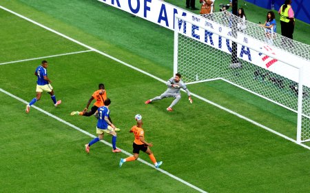 Países Bajos - Suecia en directo: Dos goles de Brobbey dan ventaja a los holandeses al descanso (2-0)