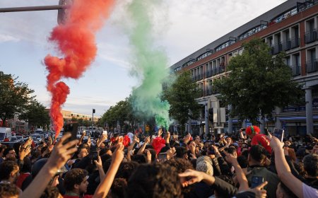 La alegría de los hinchas de Marruecos inunda las calles de los Países Bajos tras la eliminación de Holanda