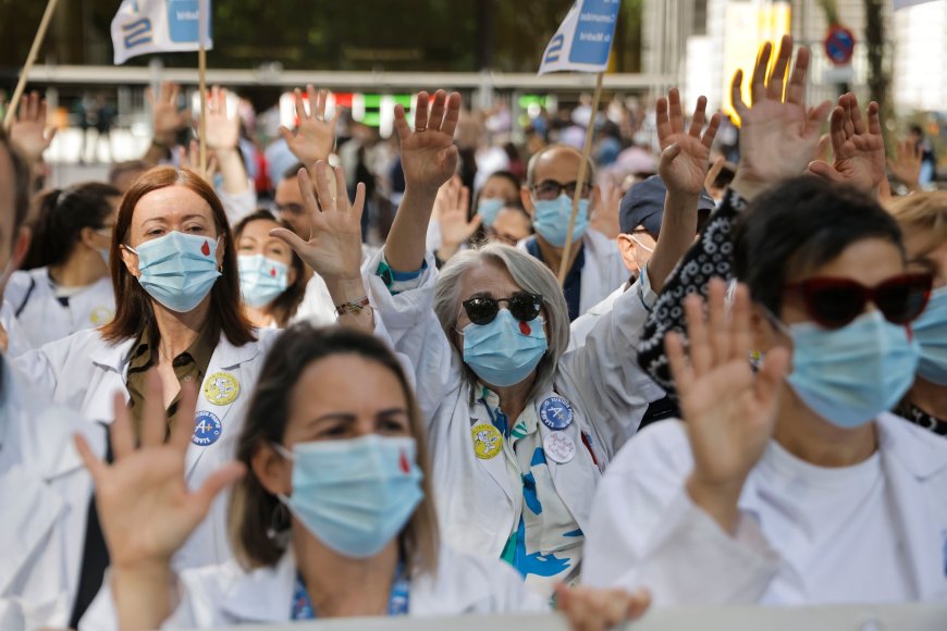 Madrid pierde a casi dos tercios de los nuevos médicos de familia y pediatras que acaba de formar: solo 49 de 139 aceptan plaza