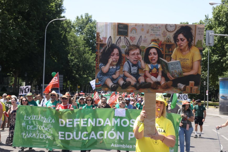 Madrid sale a la calle para defender su educación: “Somos los que menos cobramos de España”