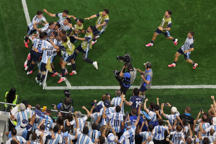 El viejo Messi conmueve al mundo: otro doblete lo convierte en el máximo goleador de la historia del torneo