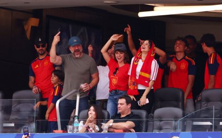 El desfile de estrellas para ver a La Roja: Rosalía, Penélope Cruz, Alexia Putellas... y el hermano de Lamine Yamal