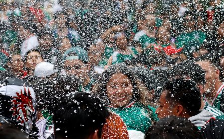 Los que cantan afuera