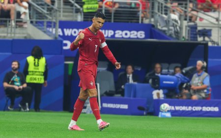 El último sorbo en los Mundiales de Cristiano Ronaldo, que jugó todo el encuentro y probó sin suerte dos veces a Unai Simón