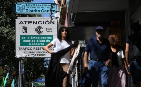 Las multas de las zonas de bajas emisiones de Madrid disparan la compra de coches eléctricos o híbridos y el uso del transporte público