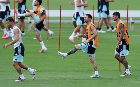 Leo Messi juega el partido que convirtió en Dios a Maradona