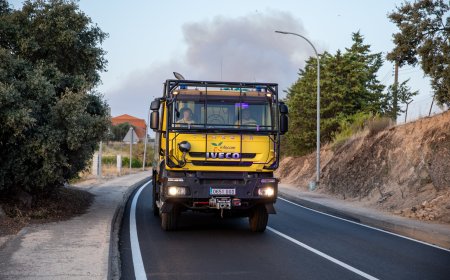 Continúa activo el incendio toledano que causó desalojos y confinamientos en la sierra oeste de Madrid