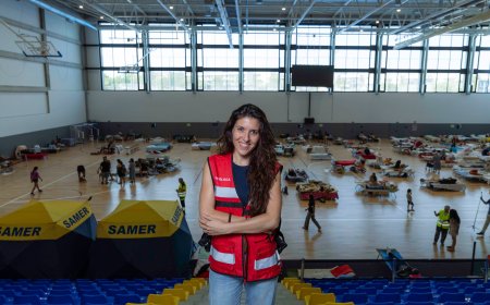 Más allá de las cenizas: los psicólogos llegan a los pabellones de evacuados para aliviar las heridas invisibles del incendio