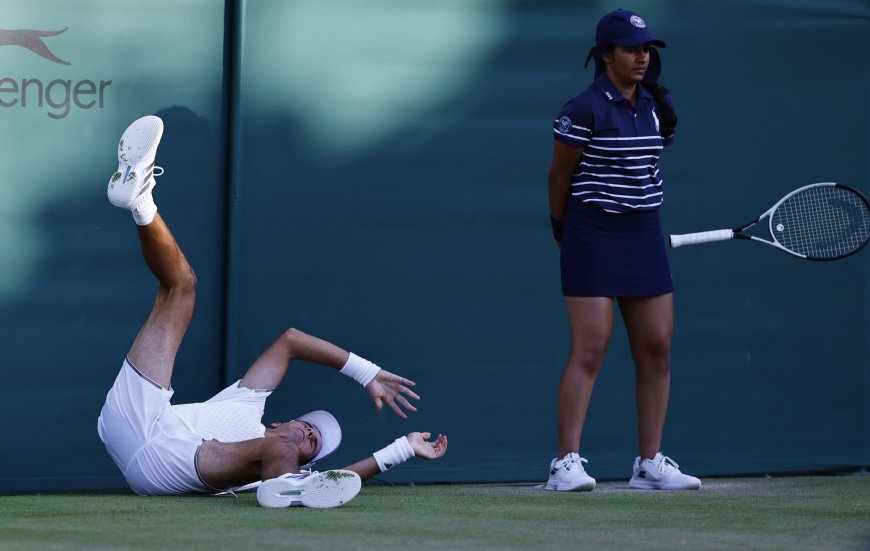 La falta de luz interrumpe la batalla entre Jódar y Carreño en Wimbledon