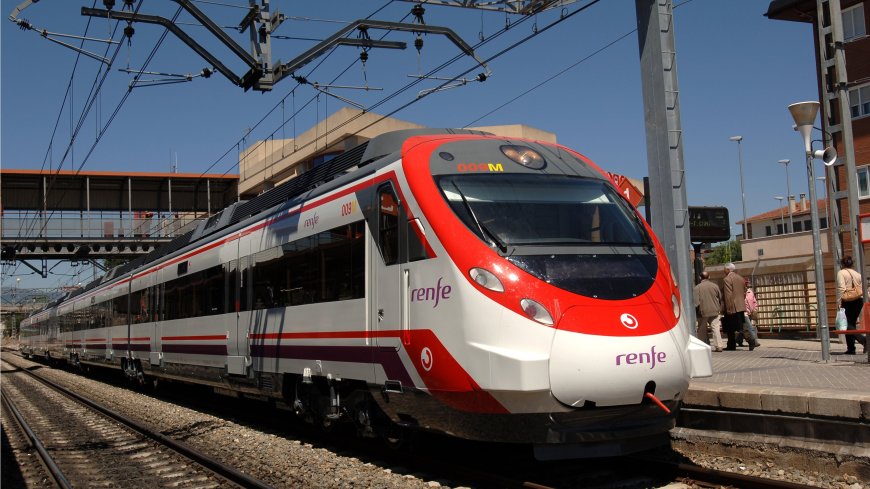 Restablecida la circulación de Cercanías en Madrid entre Getafe y Parla tras un incendio junto a la vía