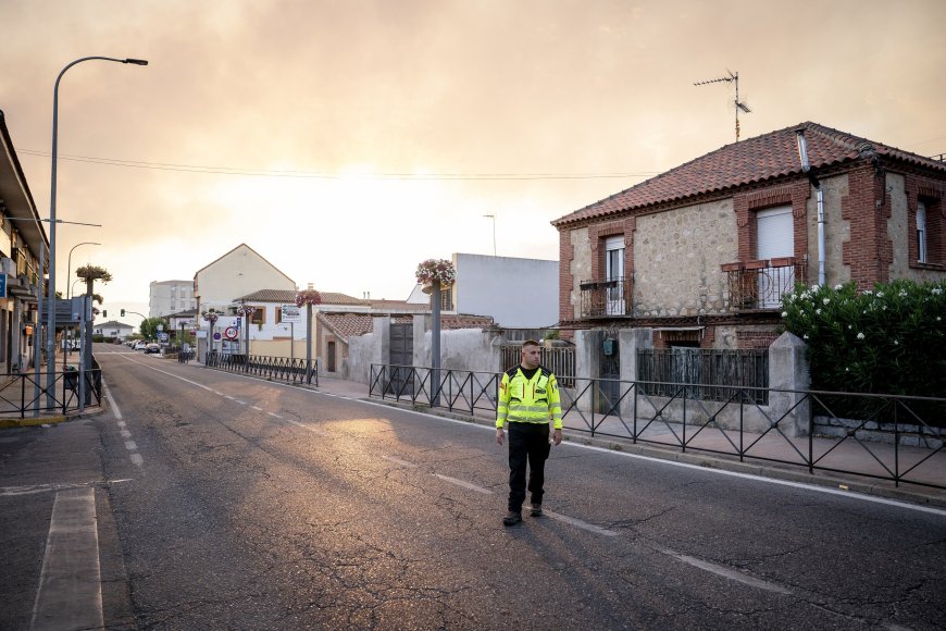 Los tres incendios que arrasan Madrid siguen ardiendo sin control: “Sopla mucho viento, va a ser un día muy peligroso”