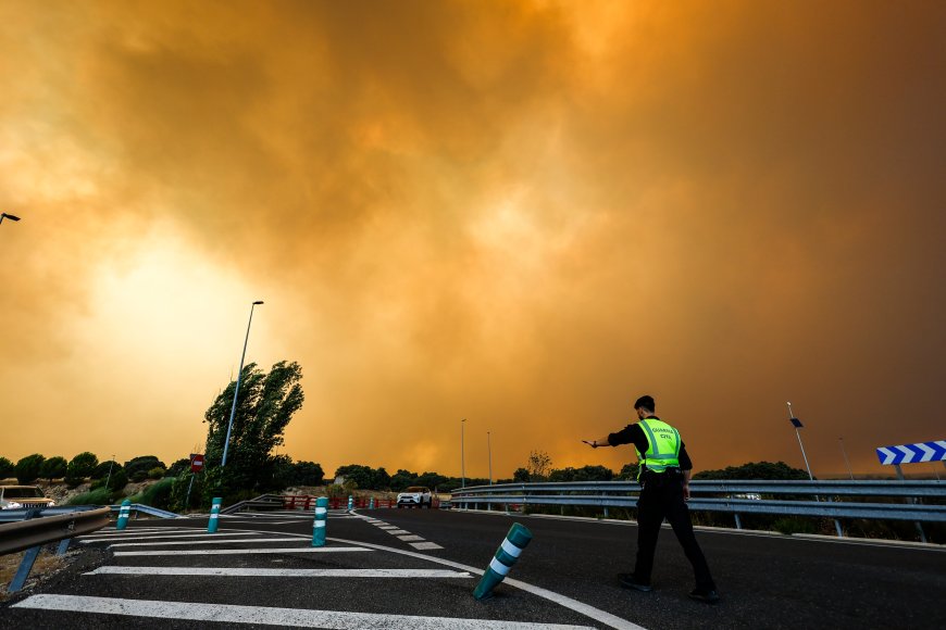 Última hora de los incendios forestales, en directo | El incendio en Madrid se encuentra en su “momento álgido” y está ya “fuera de capacidad de extinción”