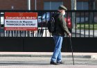 El auxilio que nunca llega: 3.047 mayores esperan residencia en la Comunidad de Madrid y 16.780, ayuda a domicilio
