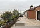 El encargo del Gobierno de Ayuso a la inmobiliaria de lujo que vendió el ático: “Entre 250 y 400 metros y una gran terraza”