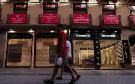 Los nuevos dueños de la Puerta del Sol son chinos y venden bisutería: “Tenemos menos miedo al riesgo”