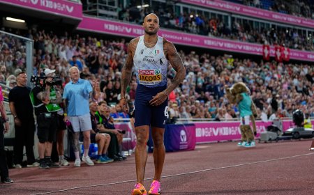 El gran favorito, Marcell Jacobs, se lesiona a los 40 metros y deja al británico Romell Glave la victoria en los 100m de los Europeos de atletismo