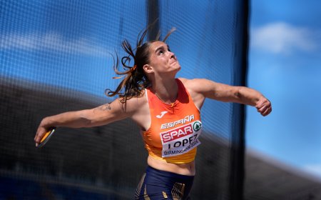 Inés López baila con el disco en los Europeos de atletismo