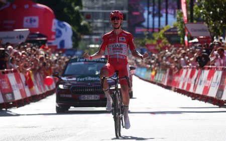 Pogacar vuelve a vestirse de superhéroe en la Vuelta a España